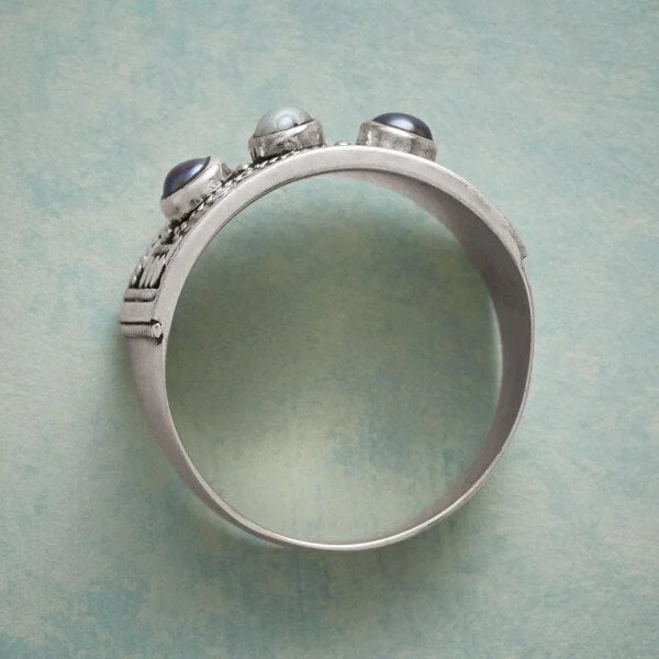 Geometric ring with carved pearl and three stones