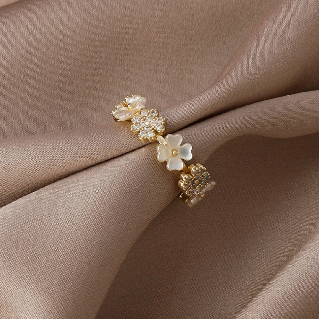 Adjustable gold ring with white flowers and zirconias
