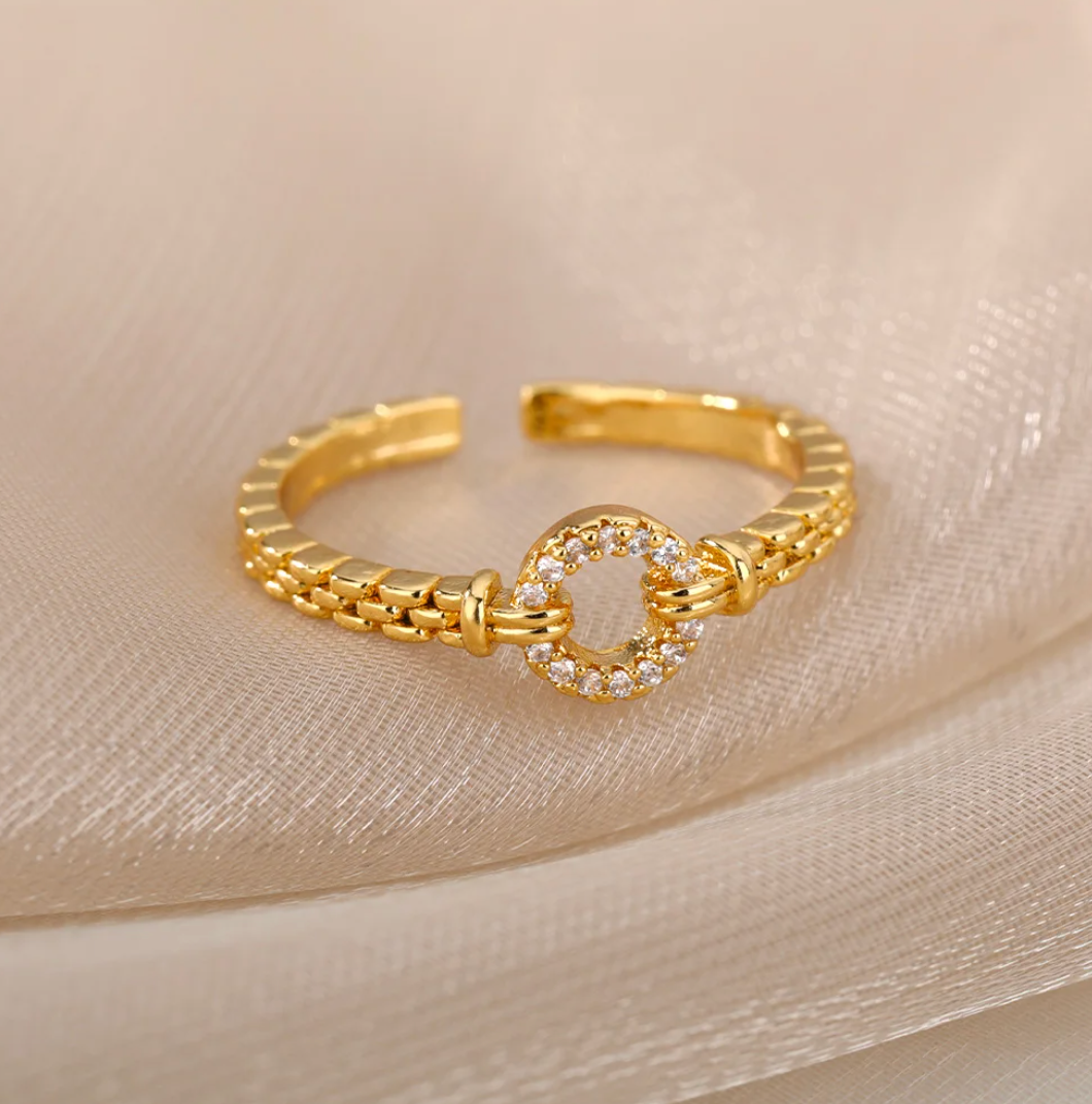 18 Karat gold-plated Eternal Circle Ring with cubic zirconia