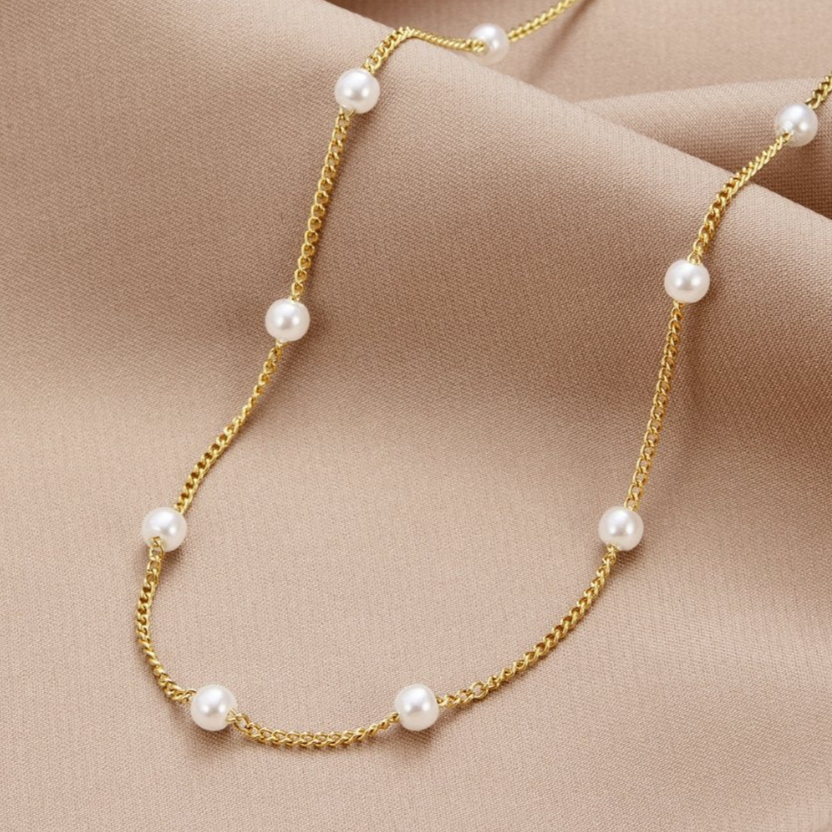 Gold Necklace with Freshwater Pearls