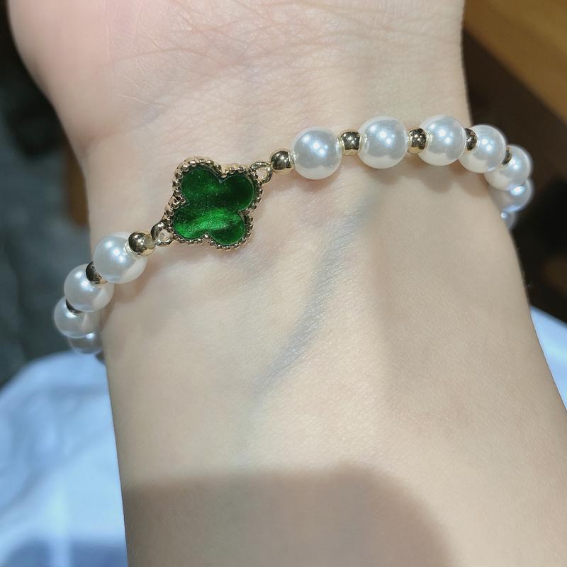 Emerald Clover Leaf Bead Bracelet