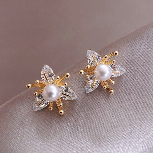 Flower earrings made of crystals and pearls