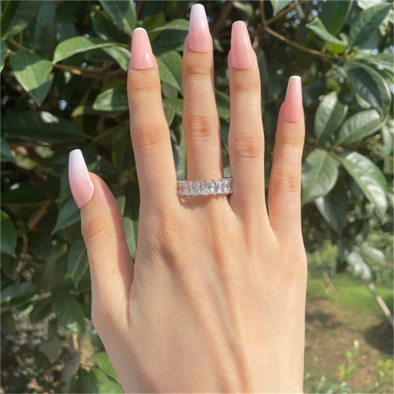 Luxurious zirconia ring in gold and silver