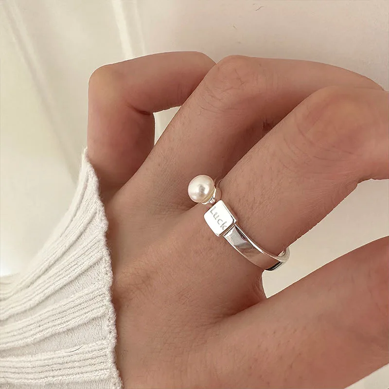 Elegant lucky bead ring