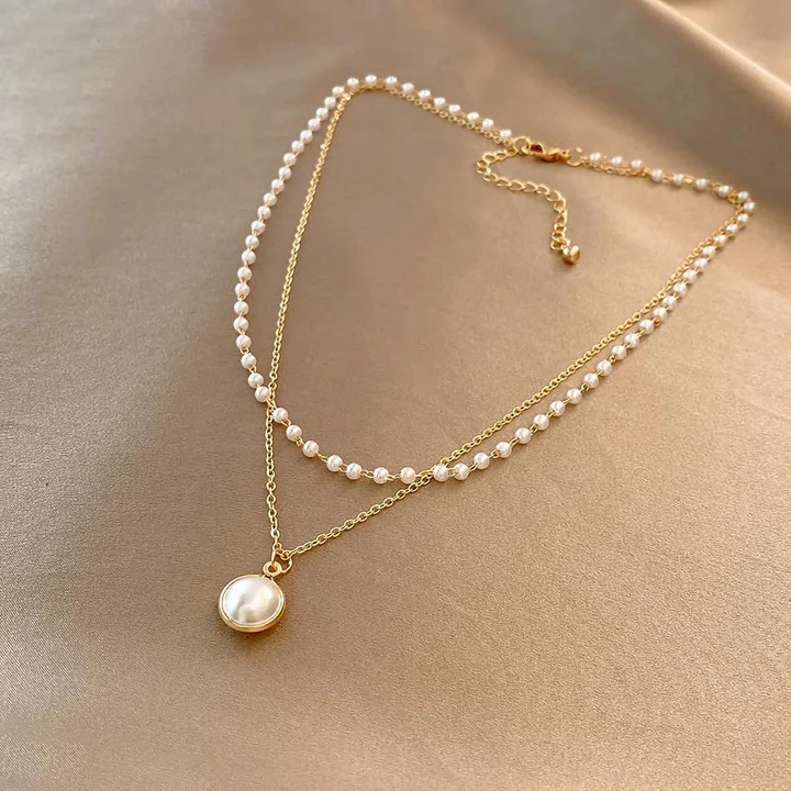Elegant Pearls in Gold Chain