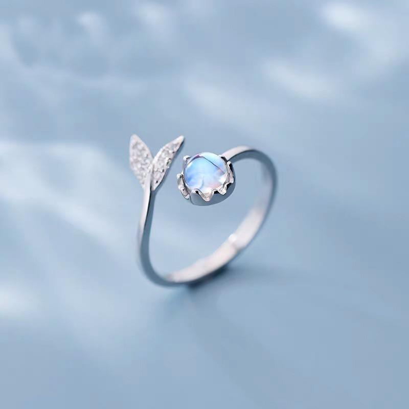 Adjustable Ring with Dolphin Tail made of Sterling Silver and Blue Zirconia