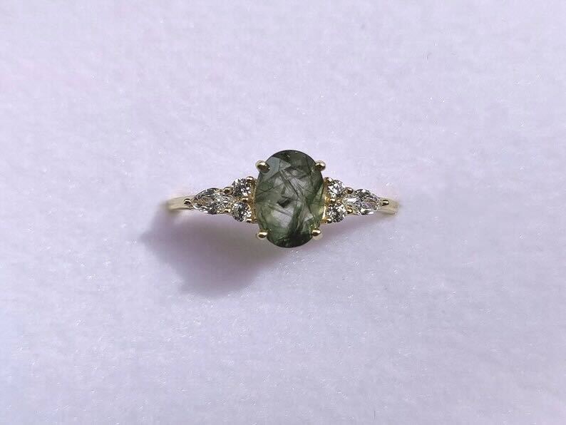 18 Karat gold-plated ring with green energetic crystal
