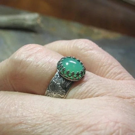Emerald ring with carved flower