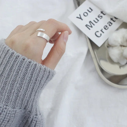Simple adjustable ring made of 925 sterling silver