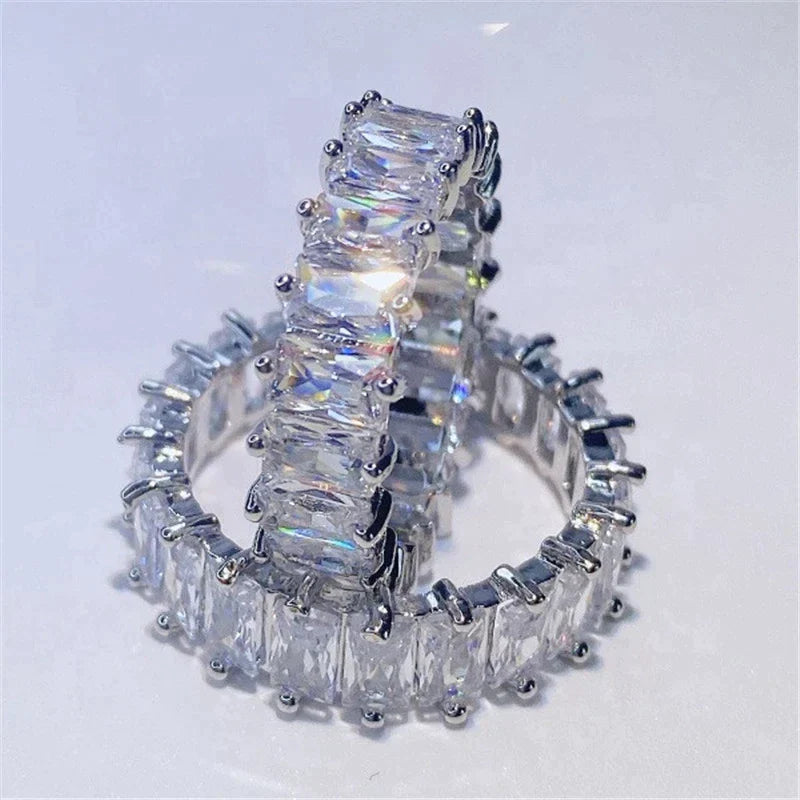 Luxurious zirconia ring in gold and silver