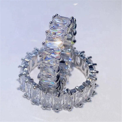 Luxurious zirconia ring in gold and silver