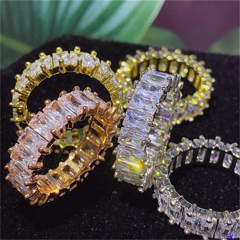 Luxurious zirconia ring in gold and silver