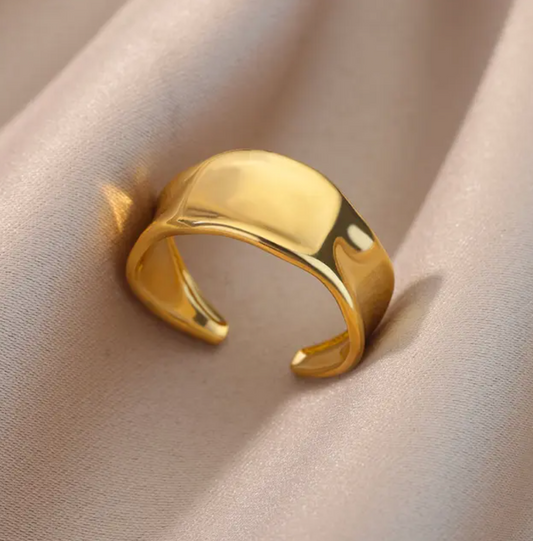 18 Karat gold-plated ring with space theme