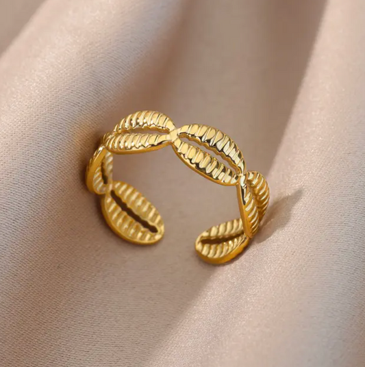 18 Karat gold-plated ring with seashells