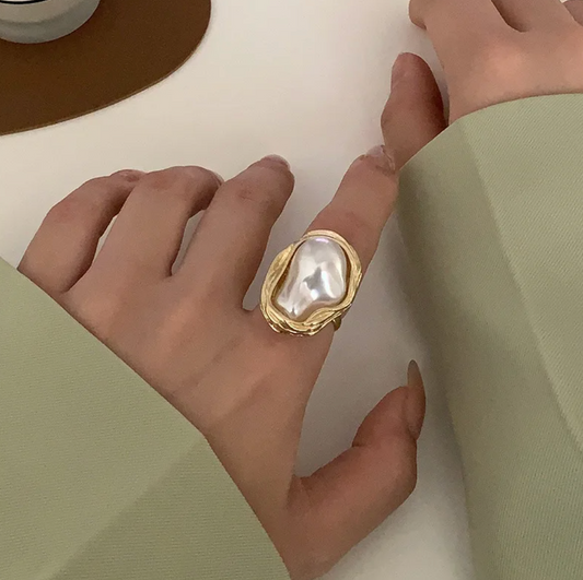 18 Karat gold-plated ring with sea pearl