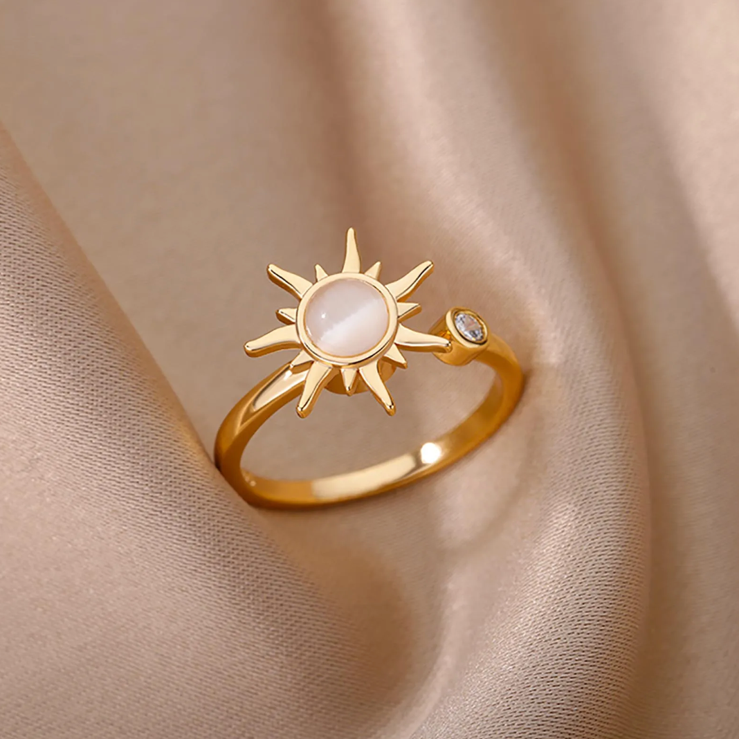 Ring made of 18-carat gold-plated moonstone