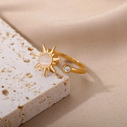 Ring made of 18-carat gold-plated moonstone