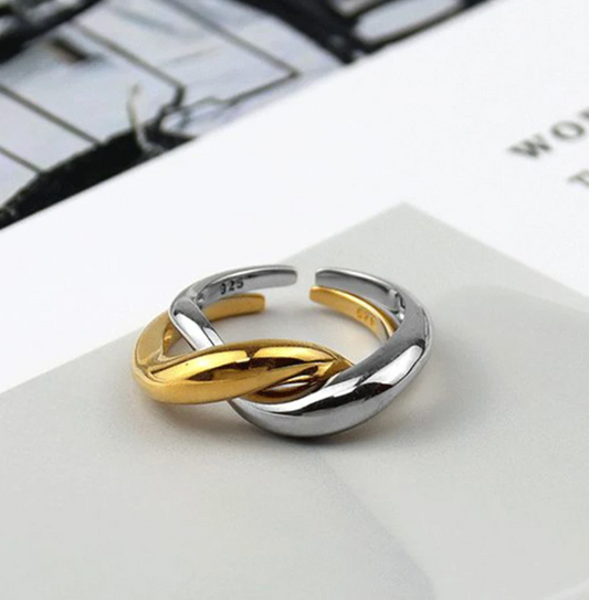 Ring made of interlocking 18-carat gold-plated and 925 sterling silver