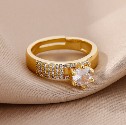 18 Karat gold-plated ring with Queen Stone