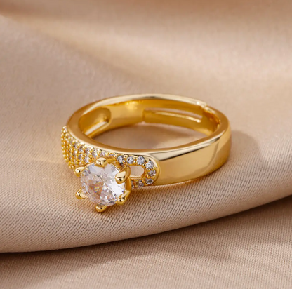 18 Karat gold-plated ring with Queen Stone