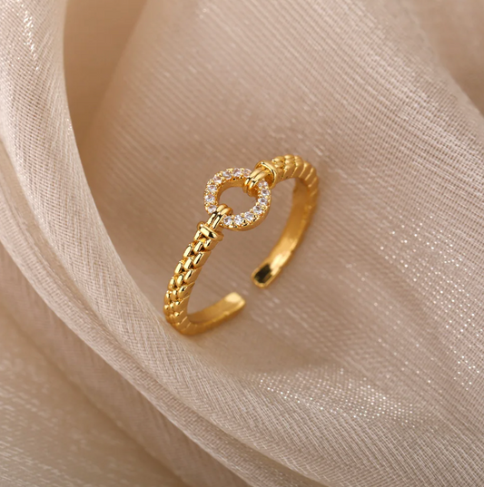 18 Karat gold-plated Eternal Circle Ring with cubic zirconia