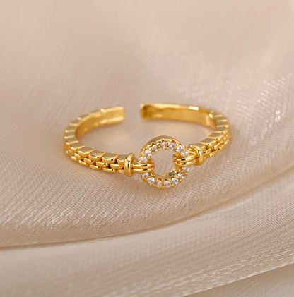 18 Karat gold-plated Eternal Circle Ring with cubic zirconia