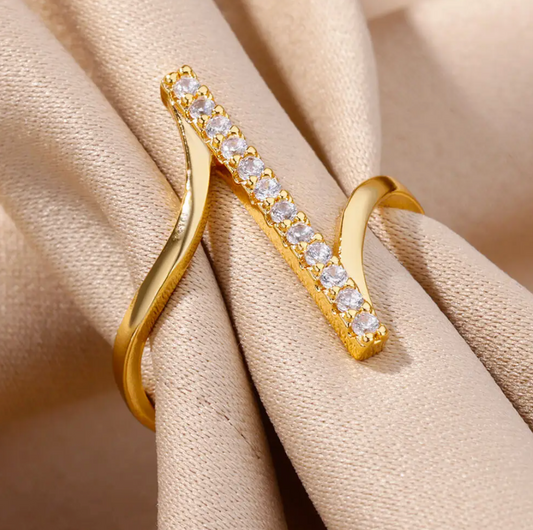 18 Karat gold-plated ring with zirconias and a zirconia setting