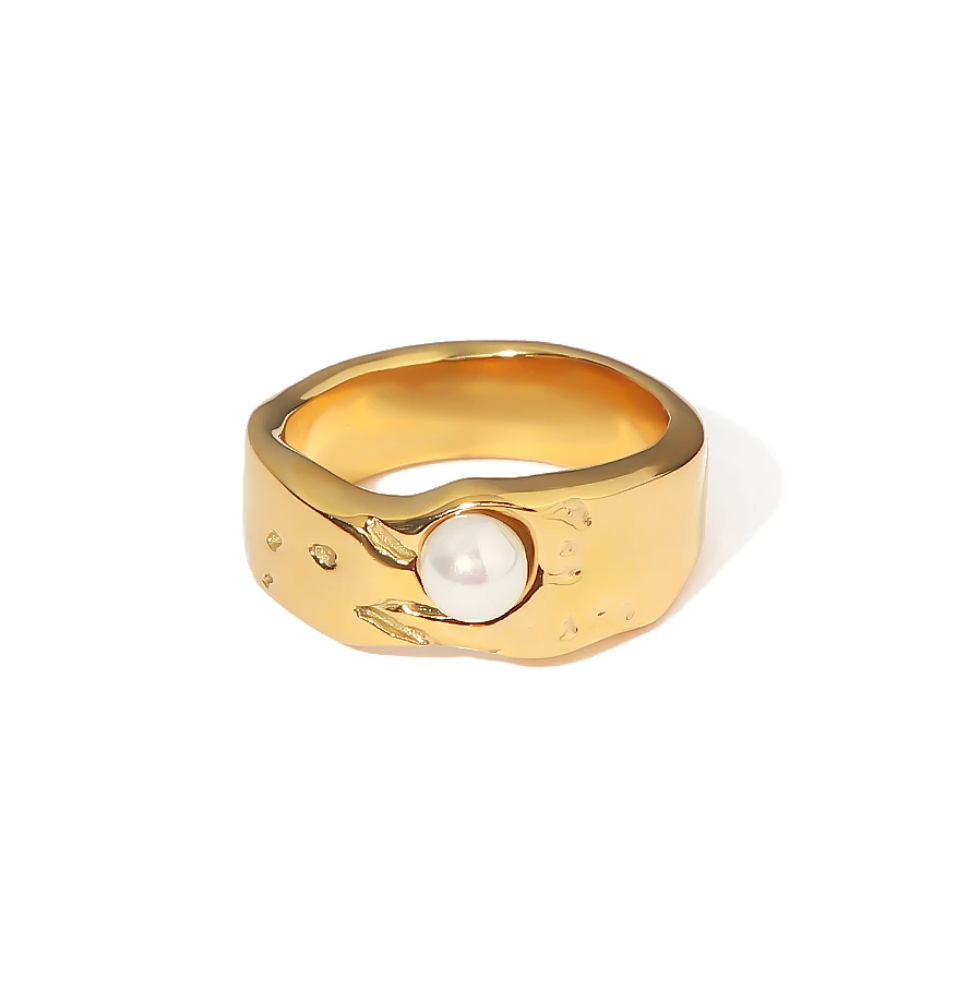18 Karat Gold-Plated Ring with a Destiny Pearl