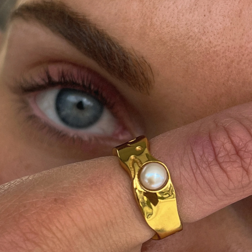 18 Karat Gold-Plated Ring with a Destiny Pearl