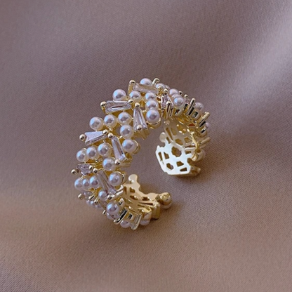 18 Karat gold-plated ring with white caviar pearls