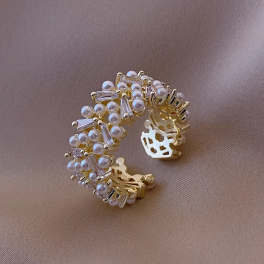 18 Karat gold-plated ring with white caviar pearls