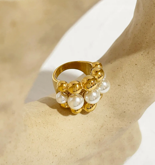 18 Karat gold-plated ring with pearl pattern