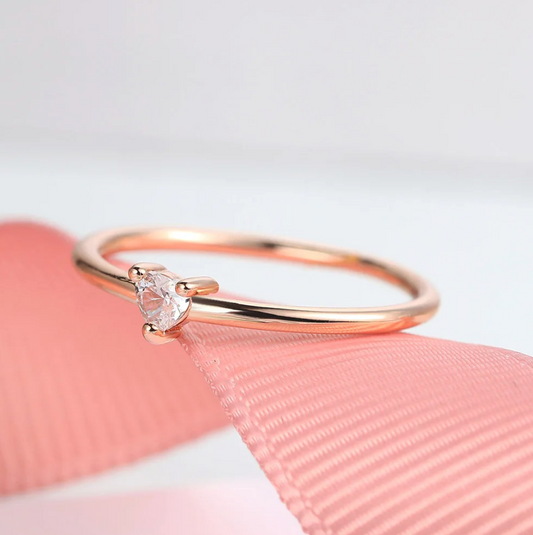 Small ring with classic, fine zircon, gold-plated in 18K rose gold