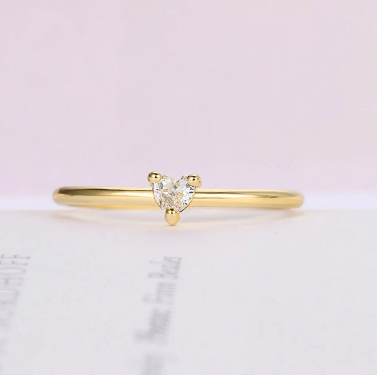 Small ring with classic, fine zirconia made of 18K gold-plated material