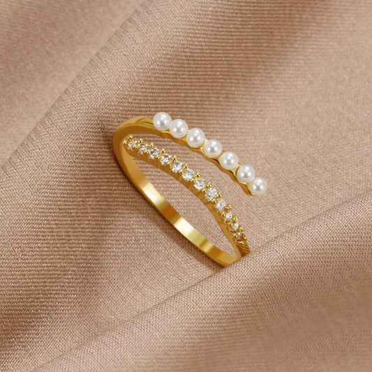 Adjustable ring with pearls and cubic zirconias