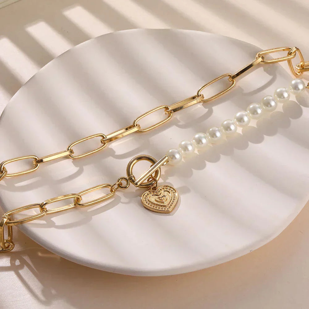 Crossed heart pendant with pearls in gold