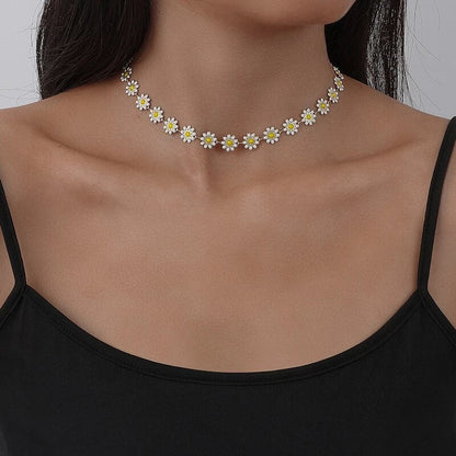 Daisy Necklace made of Gold