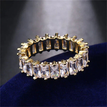 Luxurious zirconia ring in gold and silver