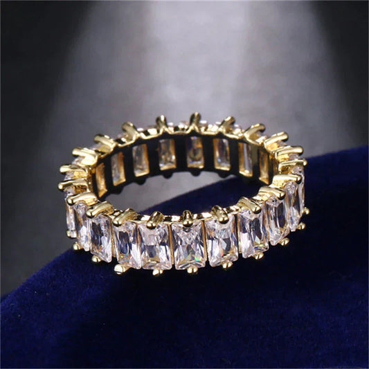 Luxurious zirconia ring in gold and silver