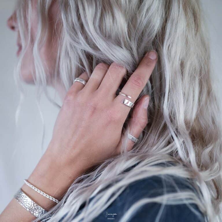 Simple adjustable ring made of 925 sterling silver