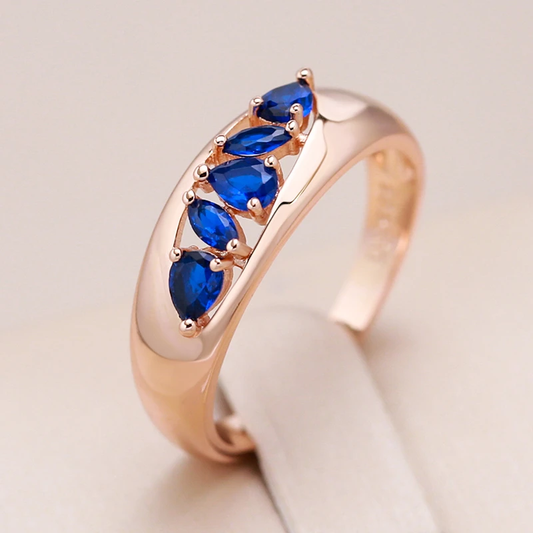Ring with blue zirconium as inlay in gold