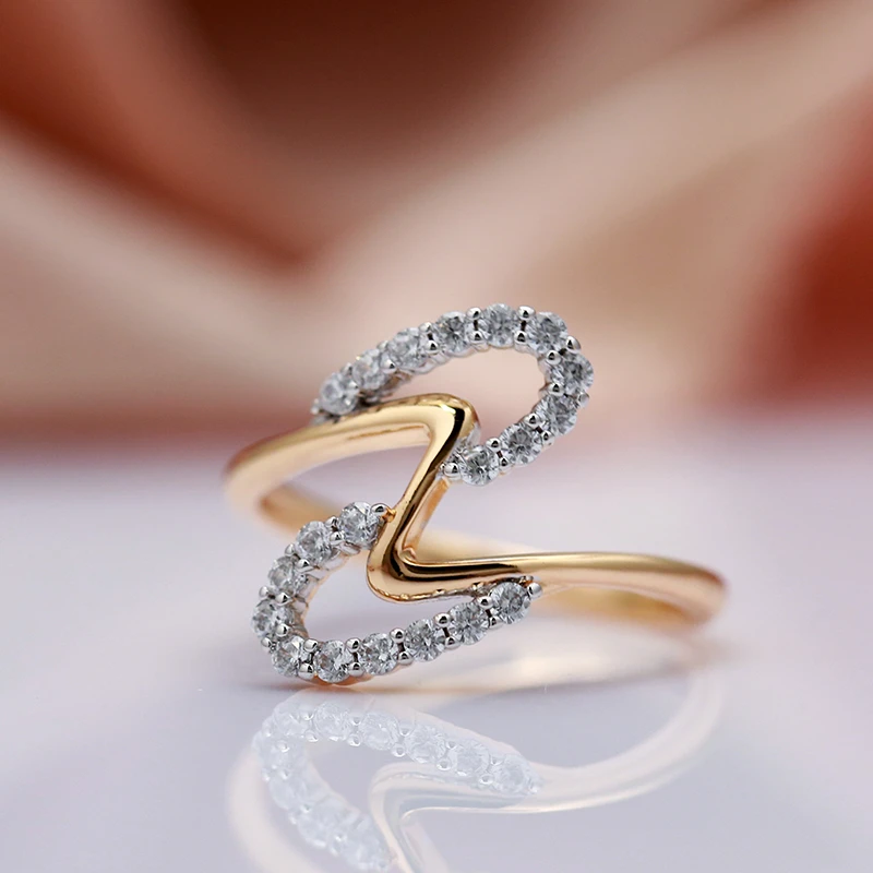 Elegant Ring with Shining Waves in Gold