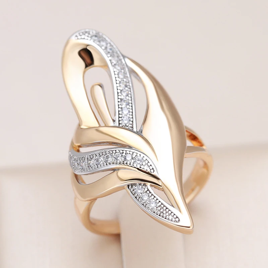 Elegant Gold Ring with Spitzen