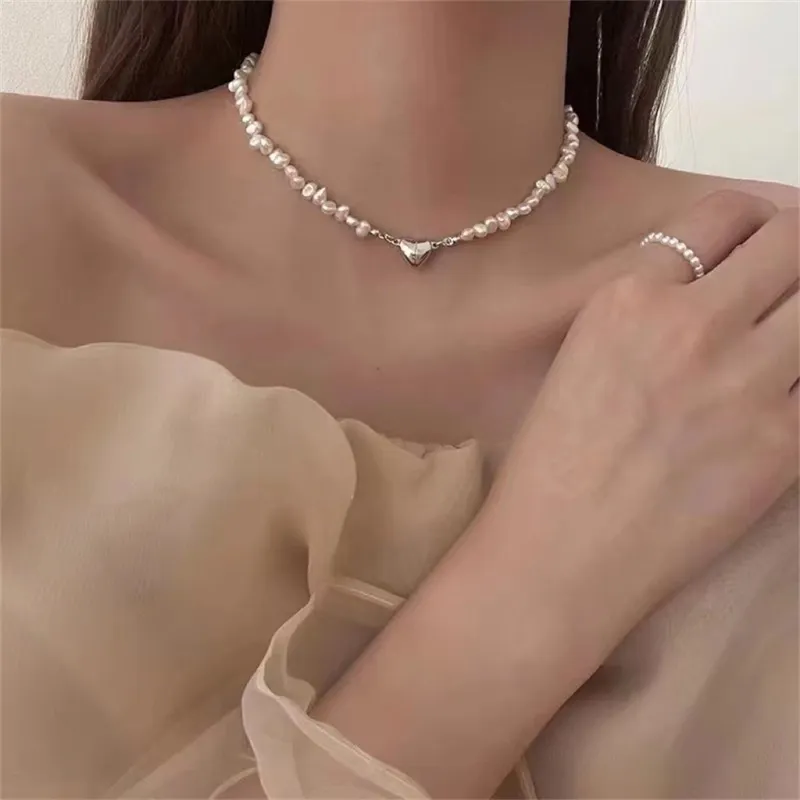Elegant heart necklace made of silver