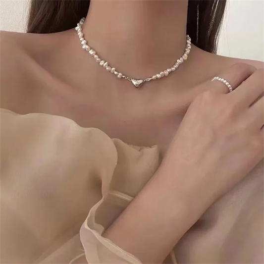 Elegant heart necklace made of silver