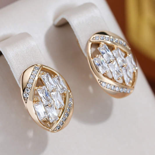 Elegant round white crystals in golden earrings
