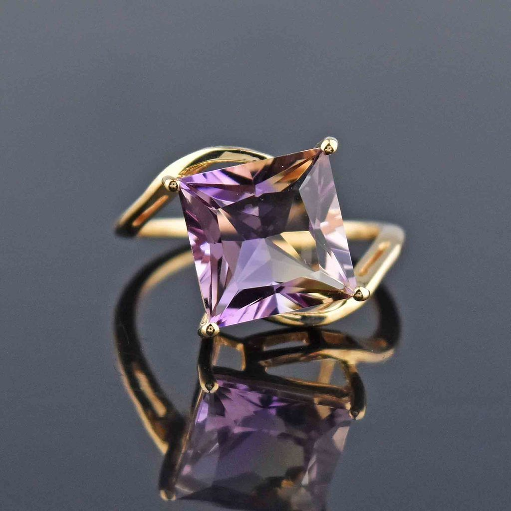 Lilac Ring with Cubic Crystal Vintage