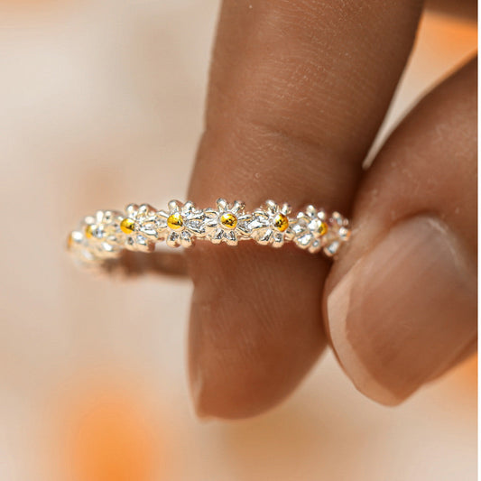 Adjustable 18K Gold-Plated Ring with Daisy