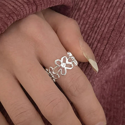 Adjustable Vintage Flower Ring made of 925 Sterling Silver