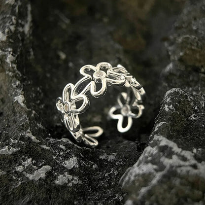 Adjustable Vintage Flower Ring made of 925 Sterling Silver